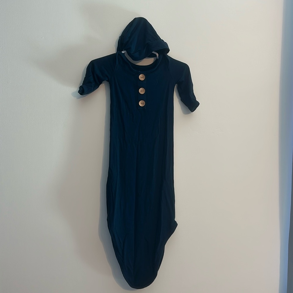 Caden Lane knotted gown with hat